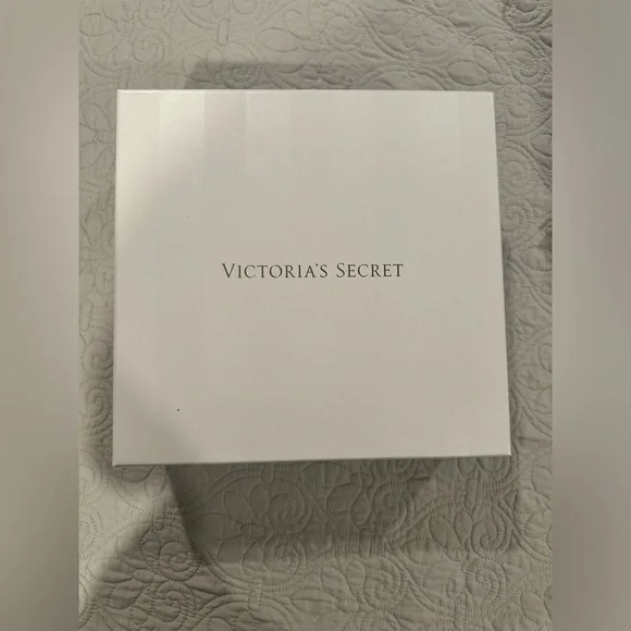 Victoria’s Secret Bridal Sleep Set NIB - Picture 2 of 4